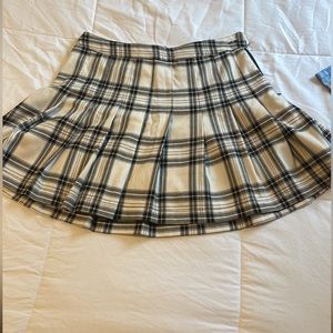 Tilly’s small size plaid pleated skirt